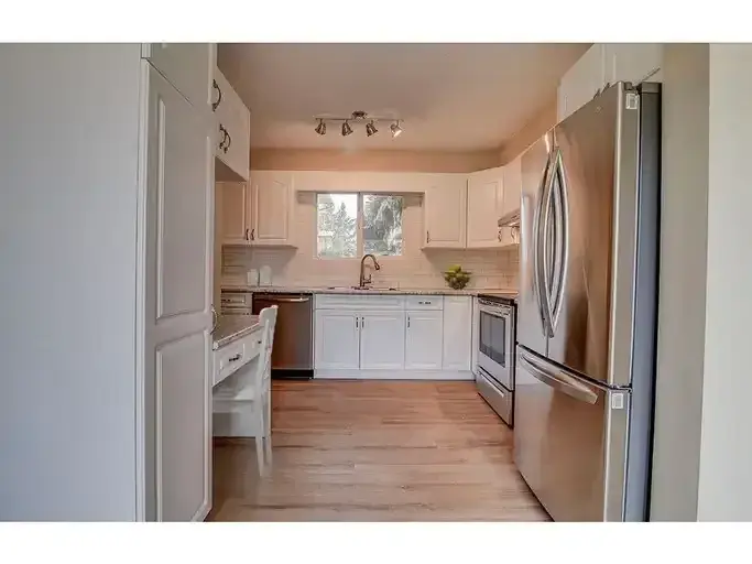 PETS/SCHOOLS!  Basement FAMILY ROOM. TWO Tandem Parking. MILL WOODS  Townhouse | 3812 20 Avenue Northwest, Edmonton | 2966096