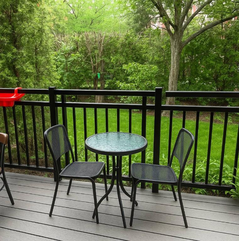 Condo rénové à l’Île-des-Sœurs – 4 ½ avec stationnement | 2948479