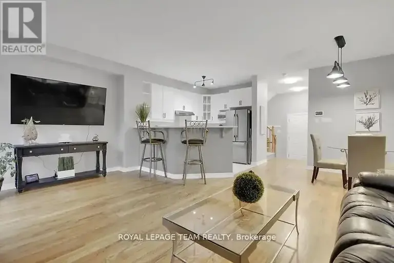 70 OLDFIELD STREET | 70 OLDFIELD STREET, Ottawa | 2966401