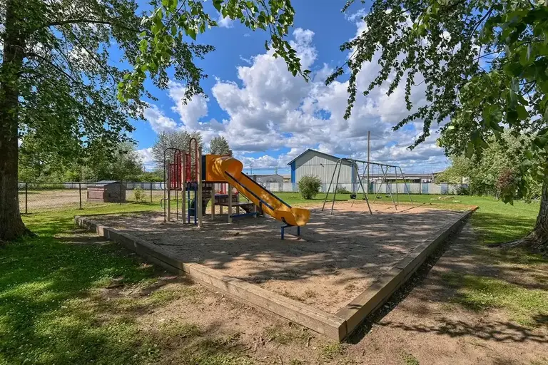 Lynwood Estates | 404 6th Avenue Northwest, Slave Lake | 2949230