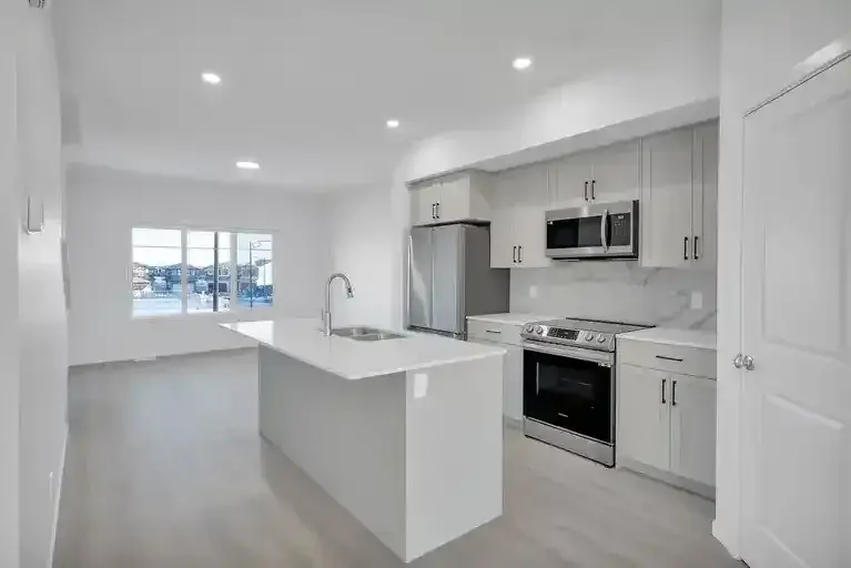 3 Bedroom, Bright Spacious Townhouse | 725 Orchards Boulevard Southwest, Edmonton | 2967279