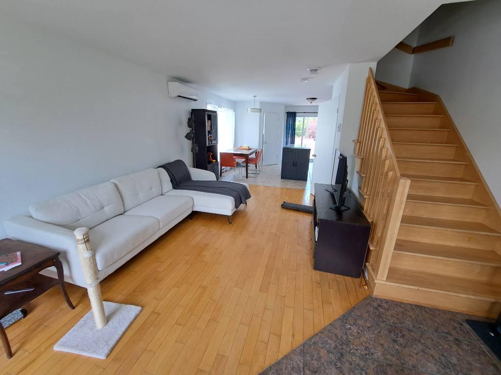 Maison semi-détachée à louer - Sainte-Catherine (Rive-Sud) - 3 chambres, sur 3 étages | 2949307