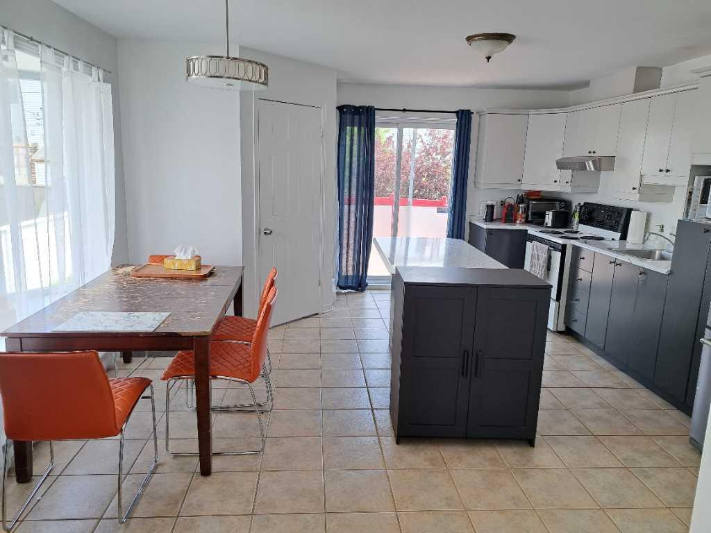 Maison semi-détachée à louer - Sainte-Catherine (Rive-Sud) - 3 chambres, sur 3 étages | 2949307