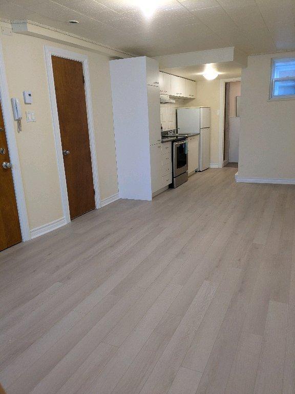 Petit studio 1 1/2, chauffé et éclairé, Pont-Viau, 5 mins du métro Cartier | 2951839