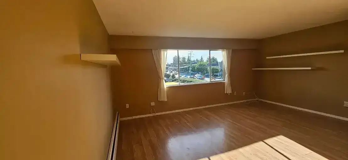 Top floor south and west facing corner-unit, spacious 2 Bedroom / 1 Bathroom apartment with outdoor pool $2,300 (Delta), 920 sqft | 11806 88 Avenue, Delta | 2952114
