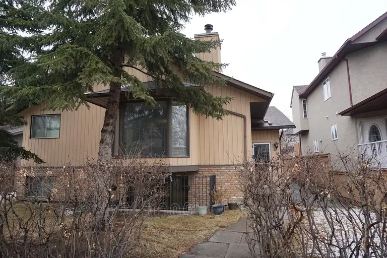Newly Renovated, Spacious ,Cozy, Two Bedroom/one bathroom  for Rent | 430 12ave NE, Calgary | 2952173
