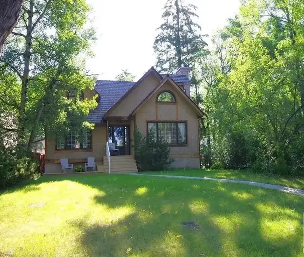 Next to UofA, in Windsor Park, quiet home, lots of light, new amenities | 9203 118 Street Northwest, Edmonton | 2952176