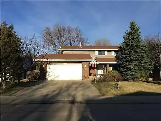 6 minutes walking distance to Century Park LRT house for rent | Edmonton | 2952185