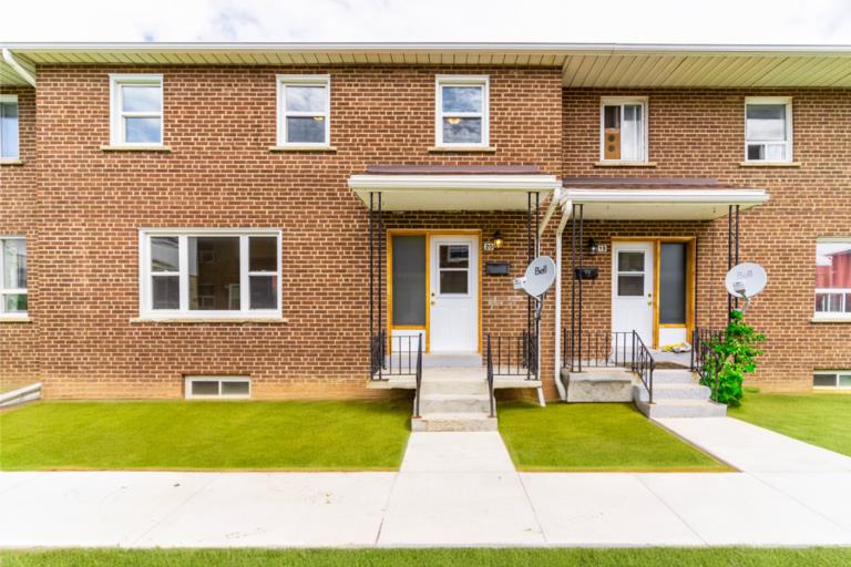 Glenwood Park Townhomes | 2418 Glenwood School Drive, Burlington | 2952420