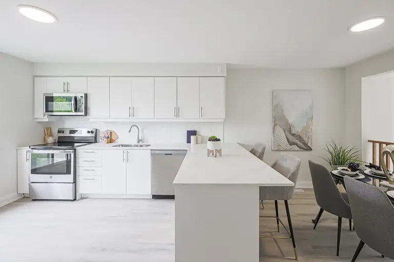 Creekside Townhomes | 560-570 Waverly Street North, Oshawa | 2953221