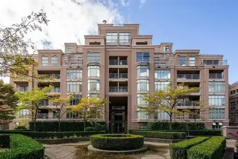 Beautiful Fully Renovated 2 Bedroom Condo In Vancouver! | 2468 East Broadway, Vancouver | 2953885