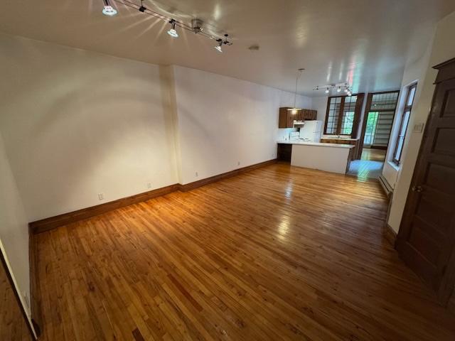 NDG. Metro Vendome.  Marcil.  Superbe. Renove Disponible immediatement, 2eme etage. Triplex.  Tres grand 1095sf. Lumineux | 2954032