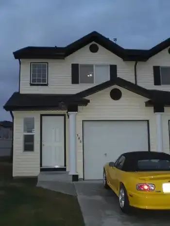 MUST SEE GORGEOUS 2 bdrm with DEVELOPED BASEMENT and WET BAR | Calgary | 2954319