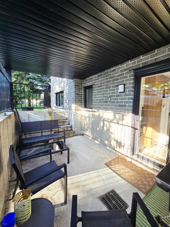 5 1/2, Sainte-madeleine, bas de triplex (demi-sous-sol), porte patio ,terrasse, | 2954350