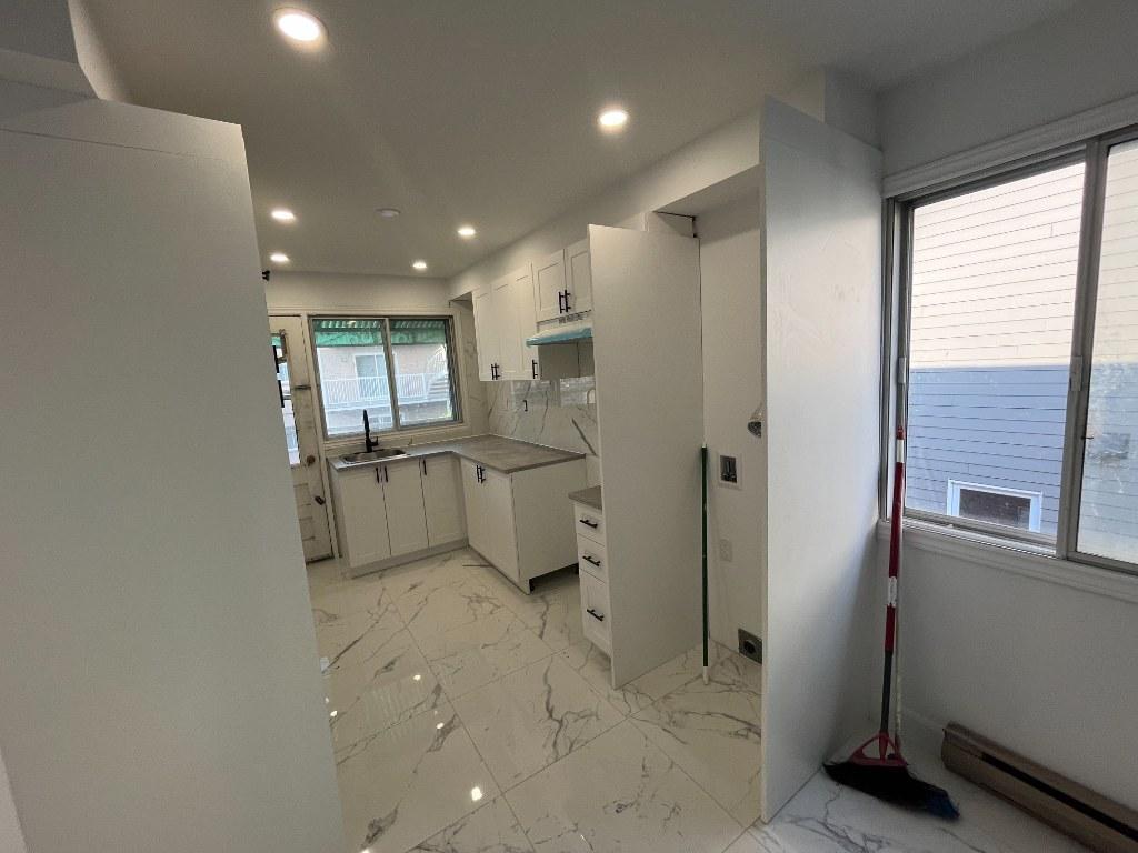 5 ½ Rénové à Anjou ( Haut De Duplex) | 2954351