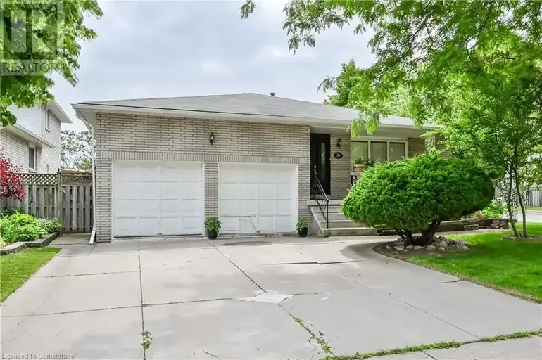 30 GOLDCREST Drive | 30 GOLDCREST Drive, Stoney Creek | 2954453