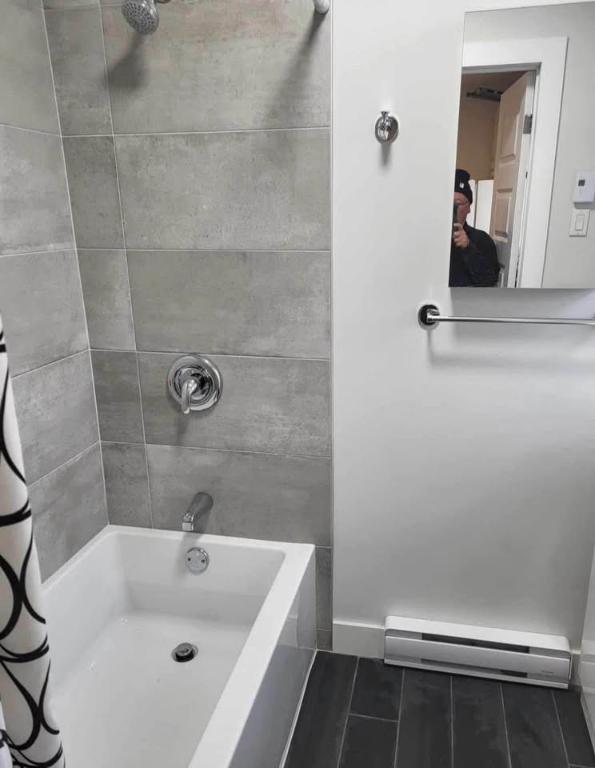 Beau 2 1/2, style Studio, plein centre de Valleyfield, à 2 pas du Cégep et Hôpital, libre maintenant ! | 2955477