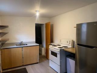 Petit 3 1/2 Neuf Mini Maison1étageToutInclus & Belle Cour Fermée avec Arbres matures CalmeSécurePrèsMétroPapineauWIFIPoeleFrigoLaveusePoss.Meubles Cha | 2955484