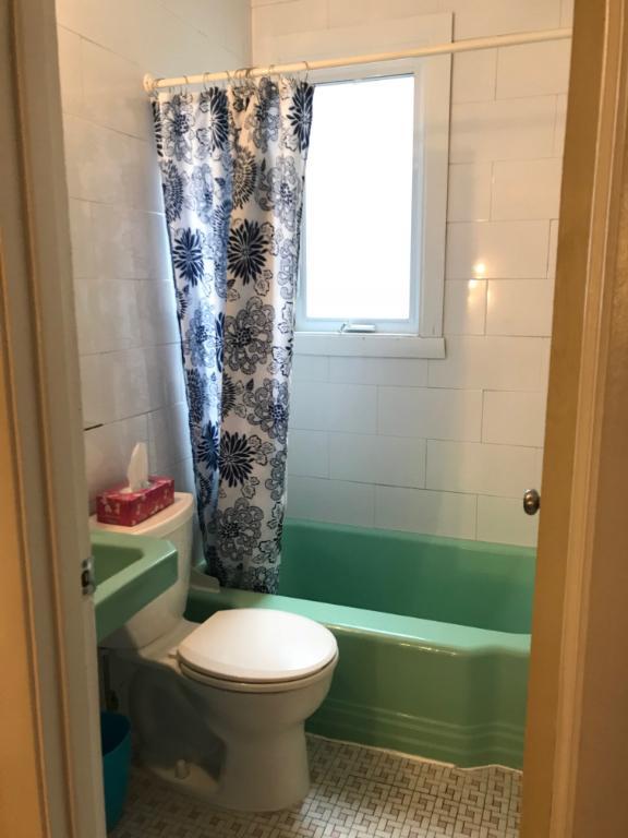 31/2 à louer quartier Cote-des-Neiges, distance de marche CHU Ste-Justine, Université de Montréal, HEC, Ecole Polytechnique Mtl, métros, services | 2955487