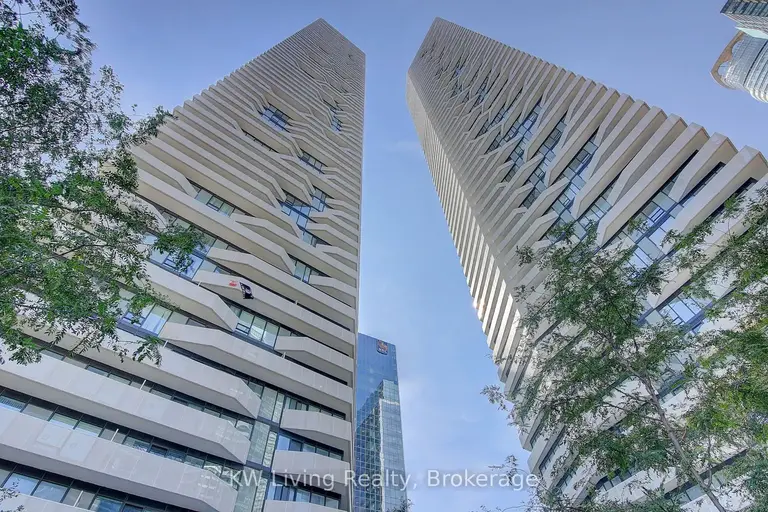 100 harbour st 2 bed 2 wash | 100 Harbour Street, Toronto | 2994675