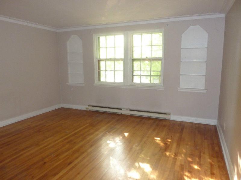NDG, Tres grand 3-1/2, metro Snowdon, Villa Maria, etage 3(top) Disponible 1-er Novembre. Tres ensoleille | 2961797