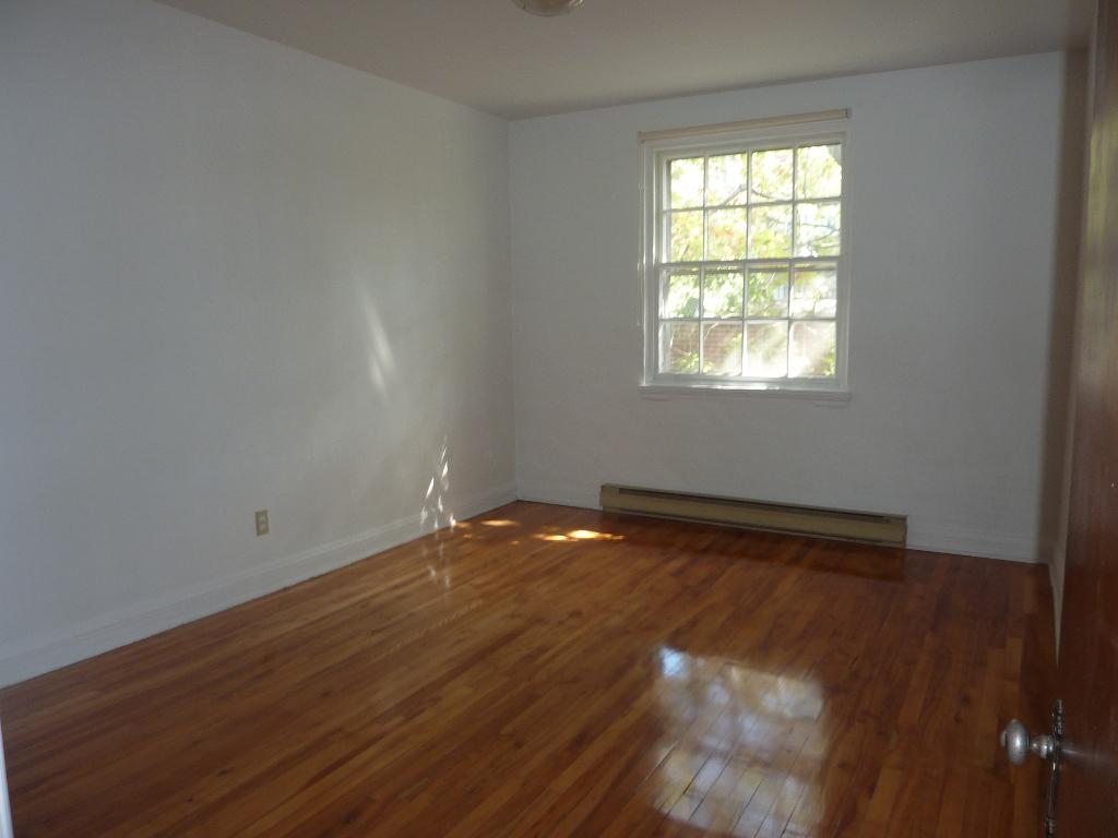 NDG, Tres grand 3-1/2, metro Snowdon, Villa Maria, etage 3(top) Disponible 1-er Novembre. Tres ensoleille | 2961797