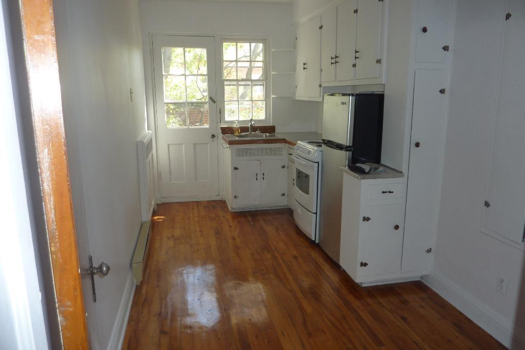 NDG, Tres grand 3-1/2, metro Snowdon, Villa Maria, etage 3(top) Disponible 1-er Novembre. Tres ensoleille | 2961797