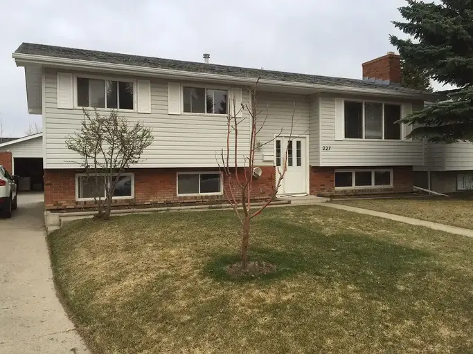 Newly Renovated House - Ready Sept 1 | Calgary | 2957286