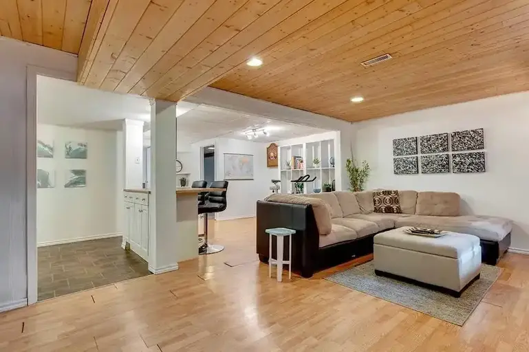 Two Bedroom Basement Suite, Private Entrance, Full Kitchen, In-suite Laundry | Calgary | 2957300