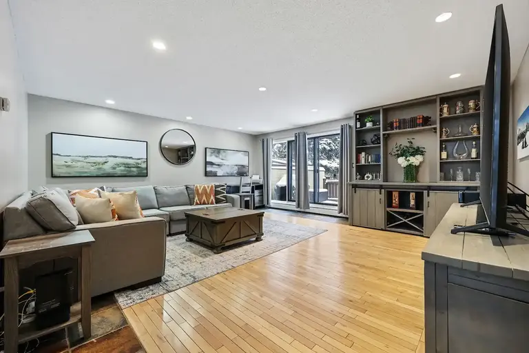 Lakeview Townhouse | Calgary | 2957307