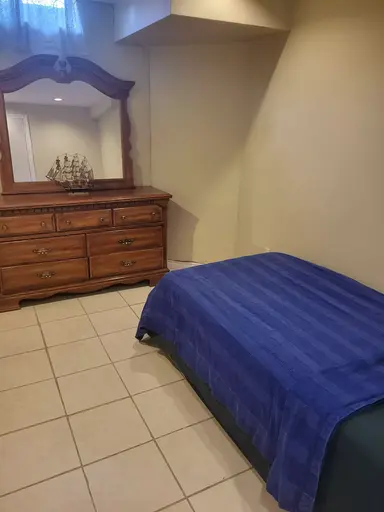 $850 Woodbridge FURNISHED PRIVATE ROOM- ALL UTILITIES INC.- SINGLE MALE- SHARE WASHROOM & KITCHEN | 317 Valeria Boulevard, Vaughan | 2959337