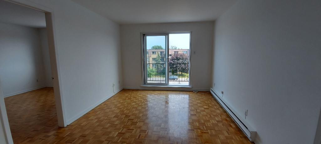 Beau 3 ½ à louer au deuxième étage à Laval - PAS D'ANIMAUX! | 2958780
