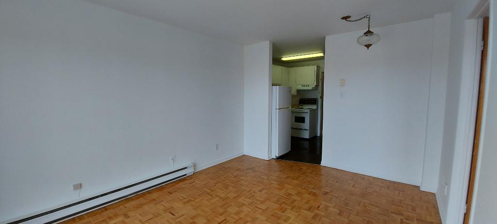 Beau 3 ½ à louer au deuxième étage à Laval - PAS D'ANIMAUX! | 2958780