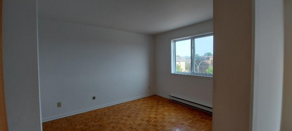 Beau 3 ½ à louer au deuxième étage à Laval - PAS D'ANIMAUX! | 2958780