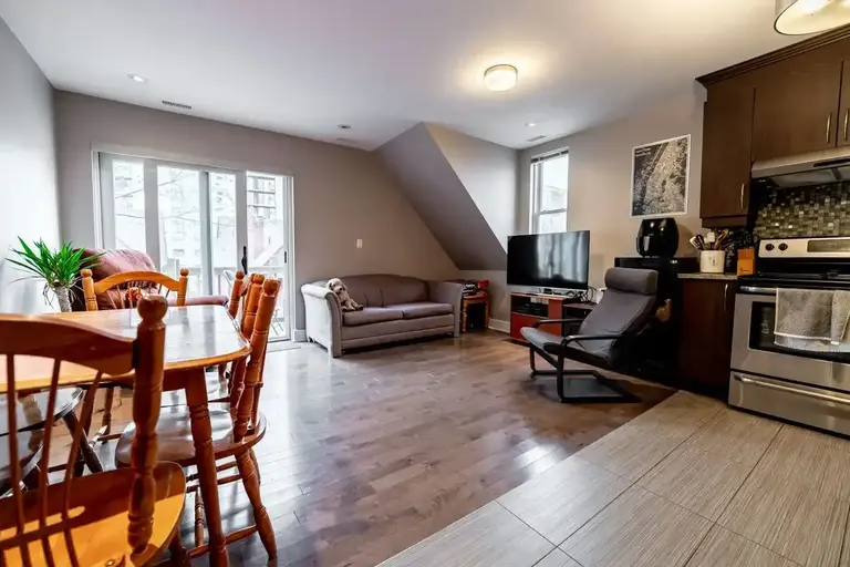 355 Gilmour Street | 355 Gilmour Street -, Ottawa | 2958929