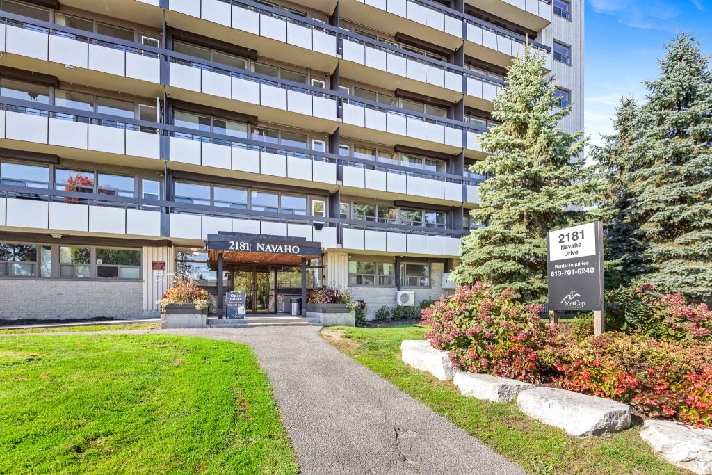 Greenview Apartments | 2991718