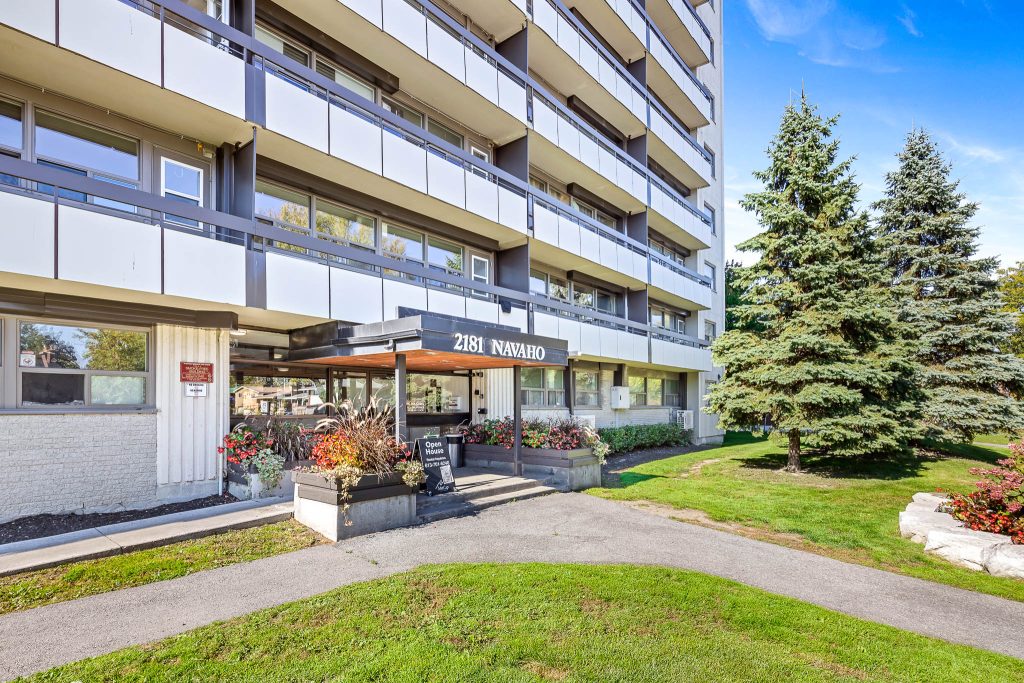 Greenview Apartments | 2991718