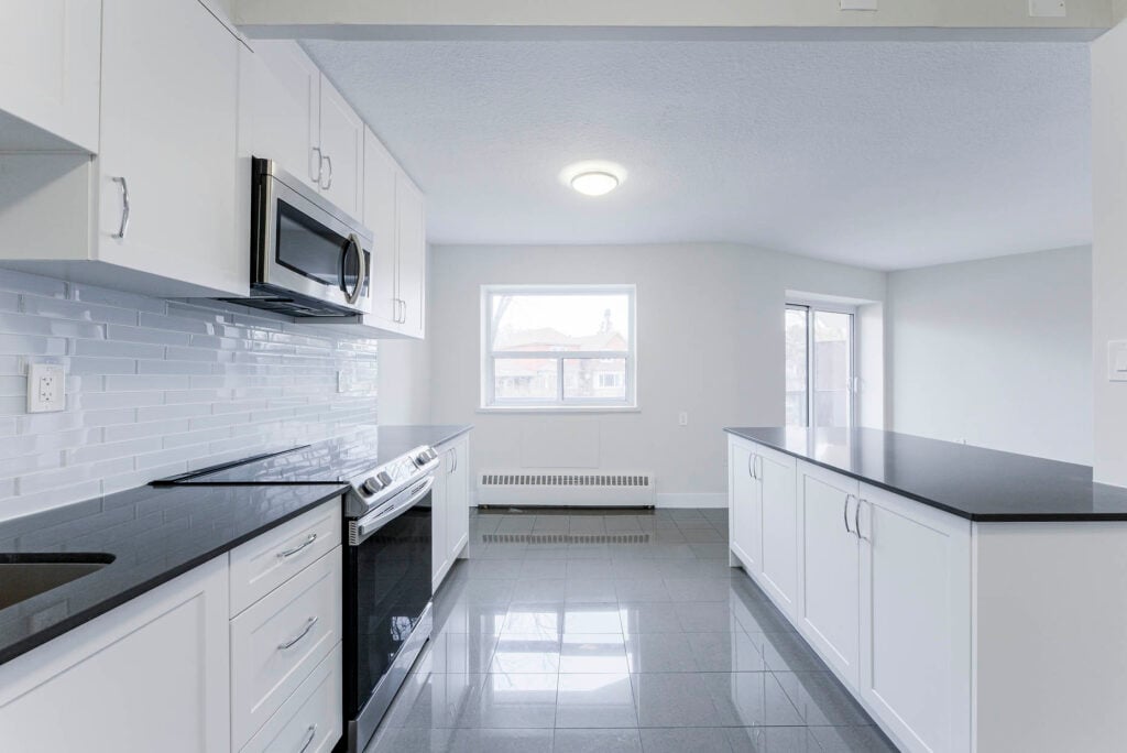 Lakeshore Apartments | 2980866