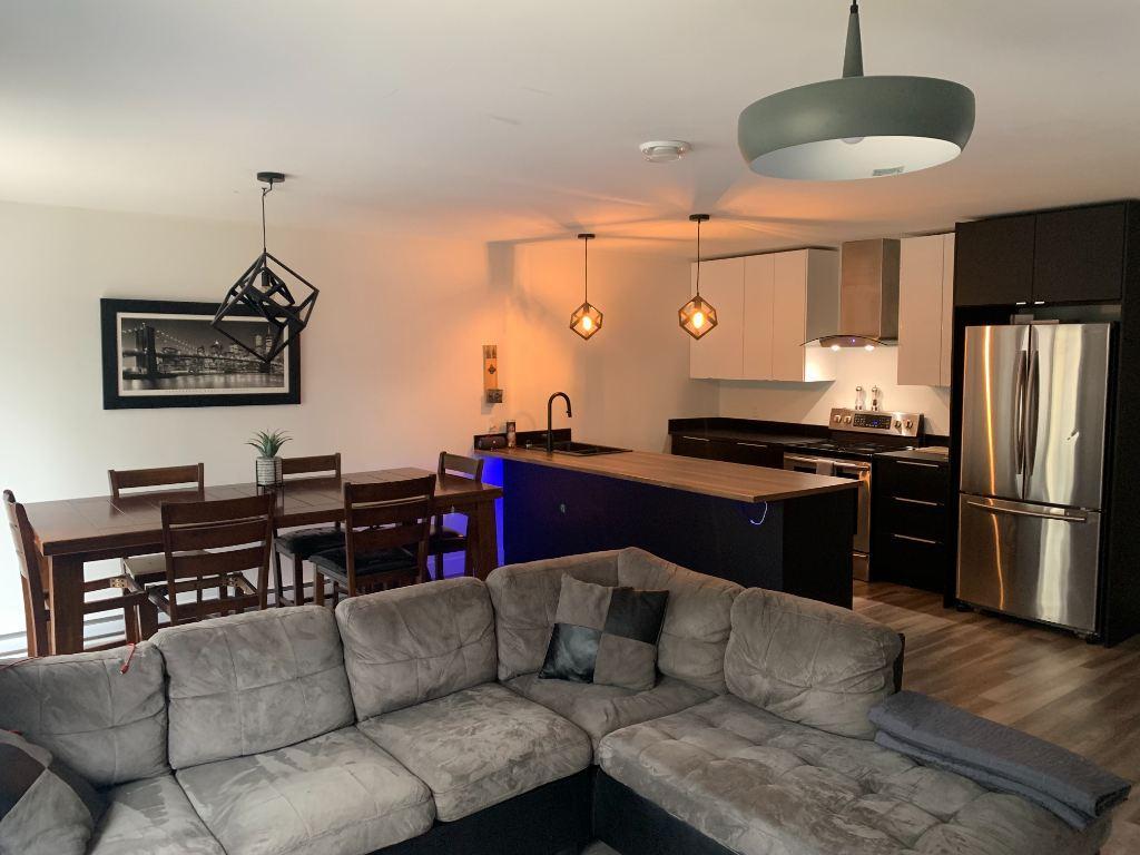 Maison de ville AVEC GARAGE INTÉGRÉ, COUR INTIME, PATIO Air climatisé, Balayeuse centrale, NON-FUMEUR ENQUÊTE CRÉDIT | 2960557