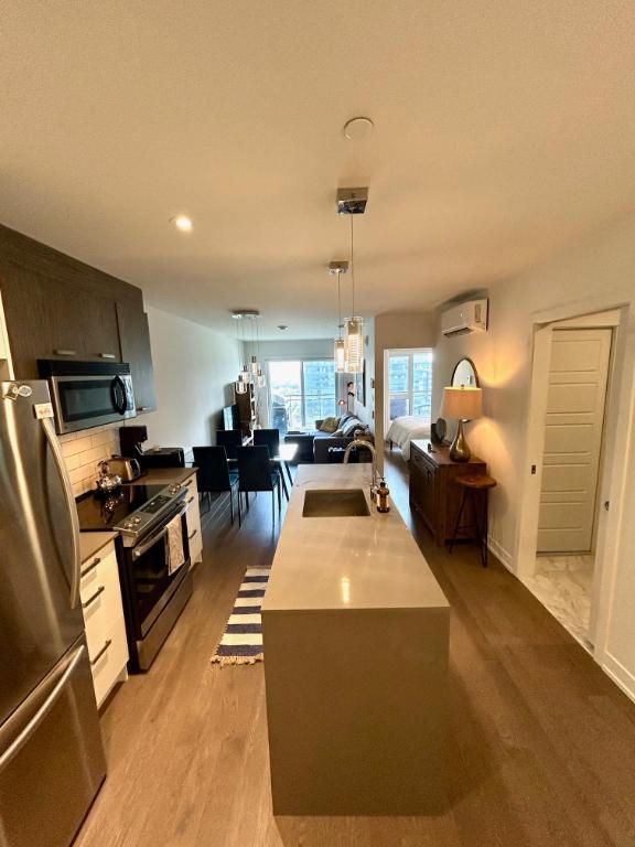 CONDO URBANIA DE LUXE 3 1/2 AU COEUR DU CENTRE VILLE DE LAVAL ''METRO MONTMORENCY'' | 2960575