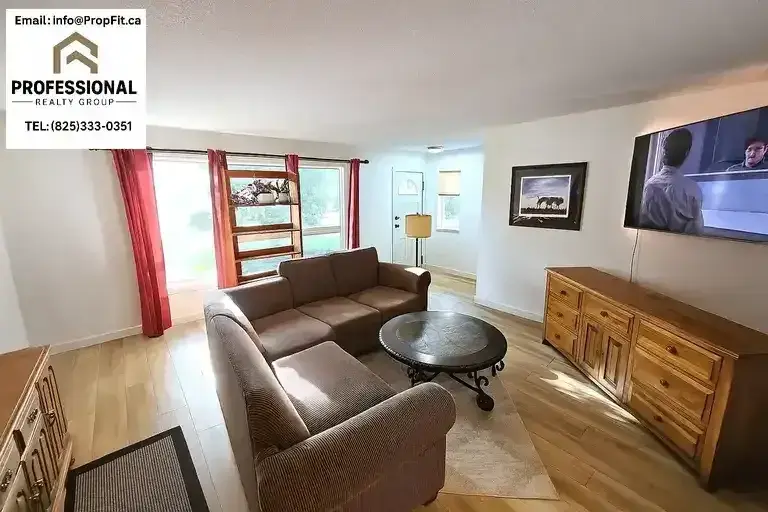 Charming & Cozy 3 Bedroom Main Floor in the Heart of Westmount – Pet Friendly! | 10745 127 Street, Edmonton | 2960824