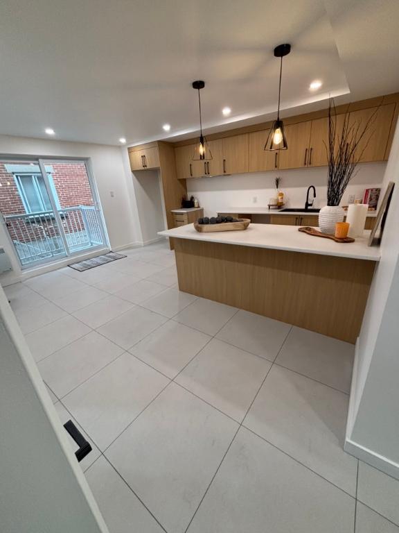 Grand 5 1/2 avec 3 chambres et 1 garage privé | 2960866