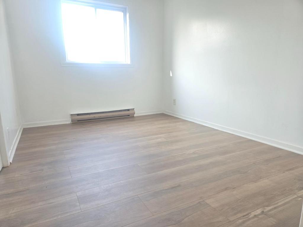 LOGEMENT 5 ½ À LOUER - TRÈS GRAND-APPARTEMENT - STYLE CONDO | 2960868