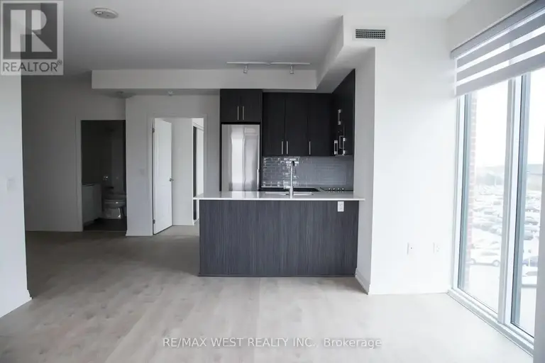 220 - 99 EAGLE ROCK WAY | 220 - 99 EAGLE ROCK WAY, Vaughan | 2961597