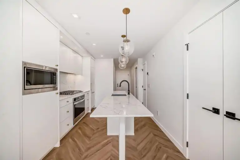 408 Gateway East | 8445 Broadcast Avenue Southwest, Calgary | 2962127
