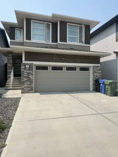 Spacious 3 Bedroom, 2.5 Bathrooms, Den & Study for Rent | 43 Carringvue Street Northwest, Calgary | 2962149