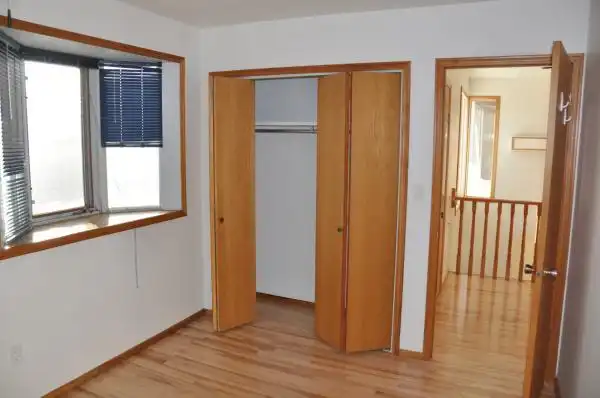 Bright & Large 2 Bdrm , great location | 132 - 38A Avenue S.W., Calgary | 2983273