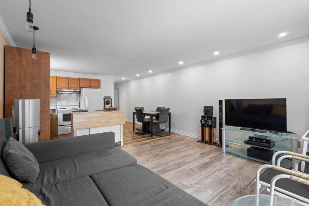 Condo à louer meublé ou non situé à deux pas du REM Brossard - appartement / logement | 2962463