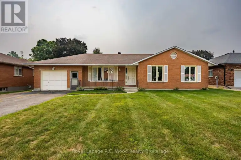 8 ALEXANDER AVENUE | 8 ALEXANDER AVENUE, Tillsonburg | 2962577