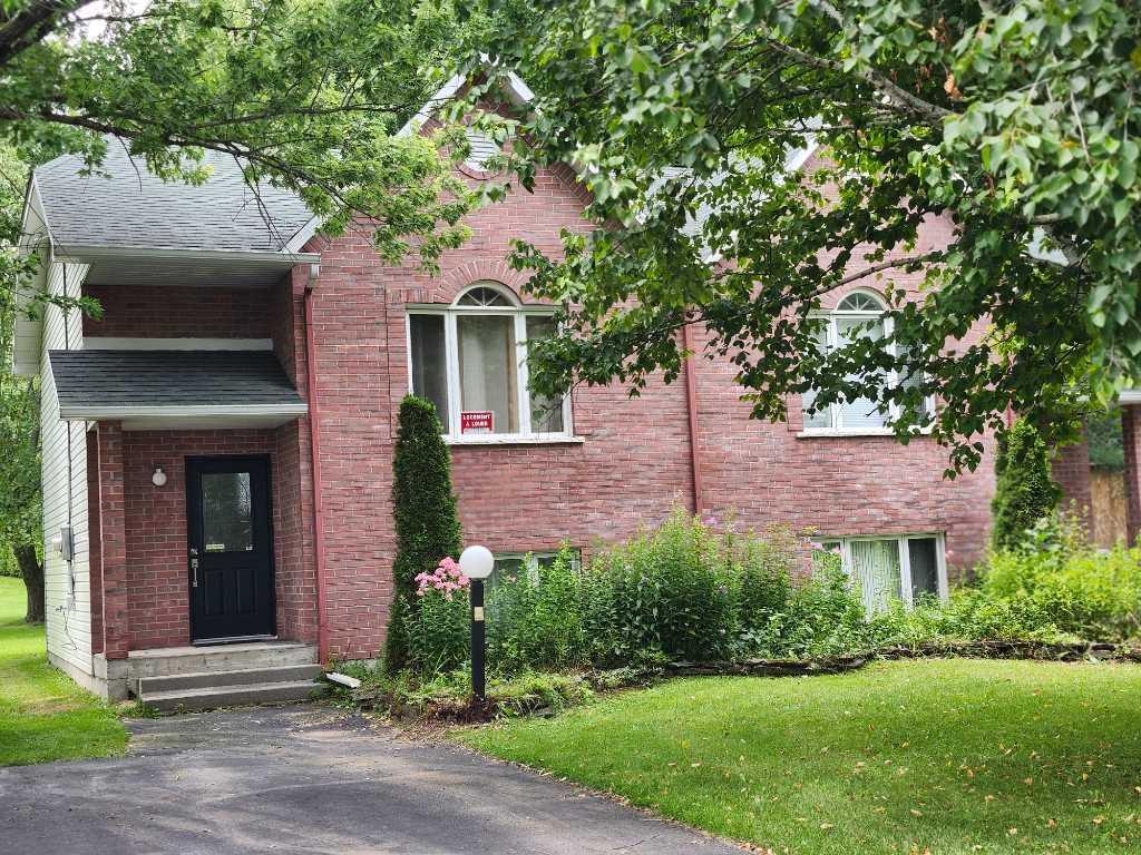 Magnifique jumelé a louer a kingsey falls ( lire l'annonce au complet svp) | 2963369